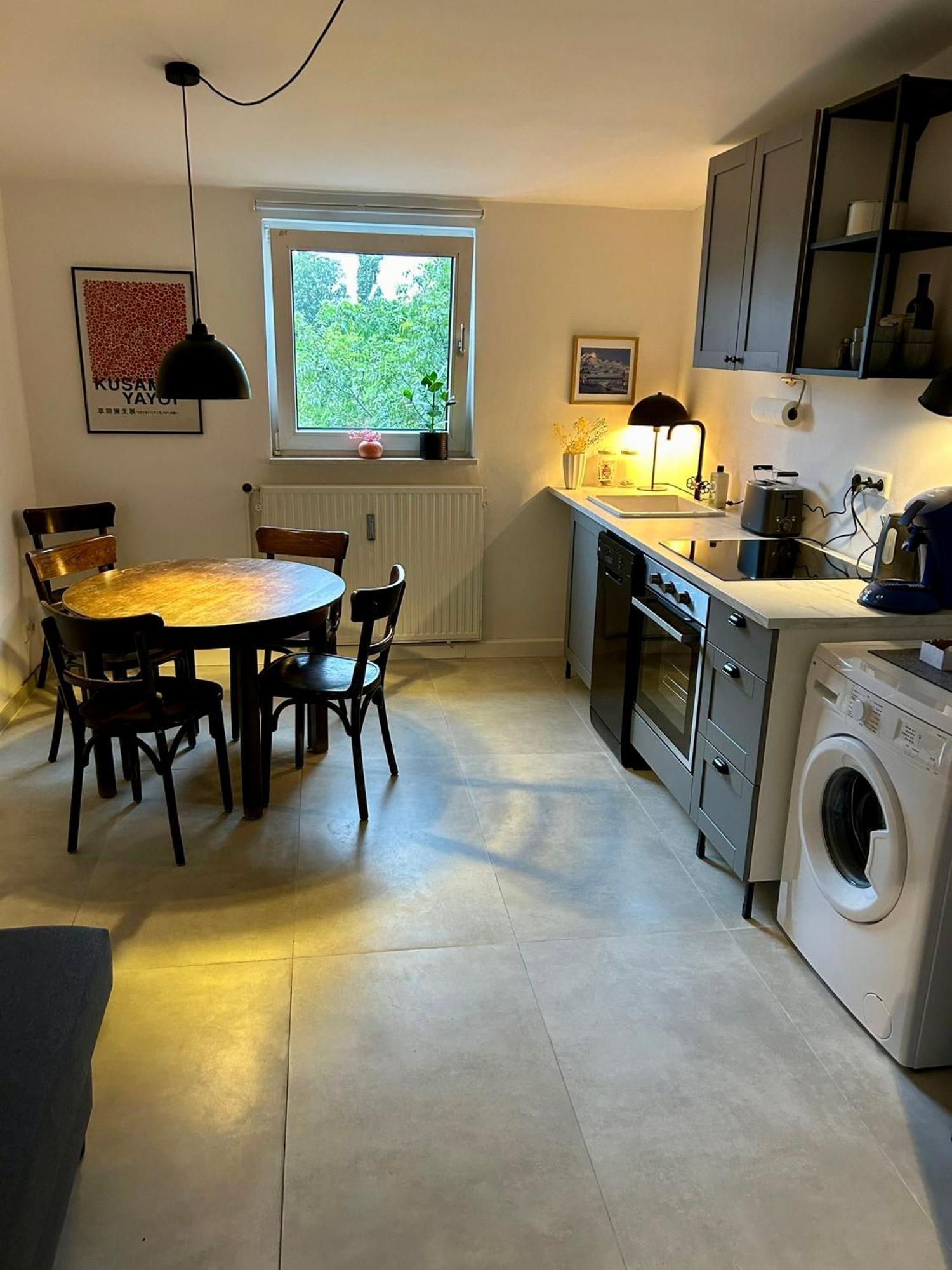 Feelslikehome - Urbane Altbauwohnung Mit Dachterasse& Parkplatz Bochum Esterno foto