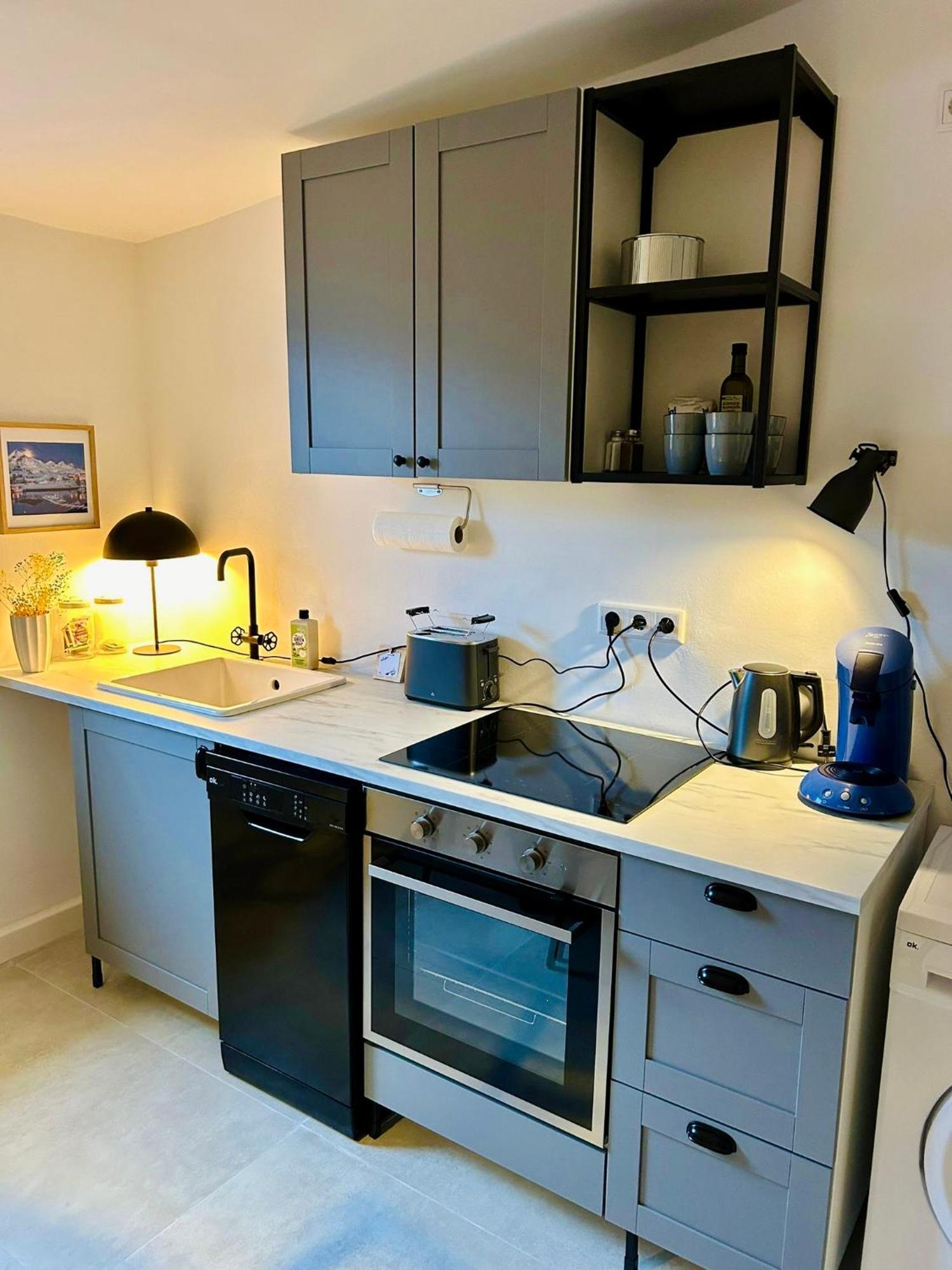 Feelslikehome - Urbane Altbauwohnung Mit Dachterasse& Parkplatz Bochum Esterno foto